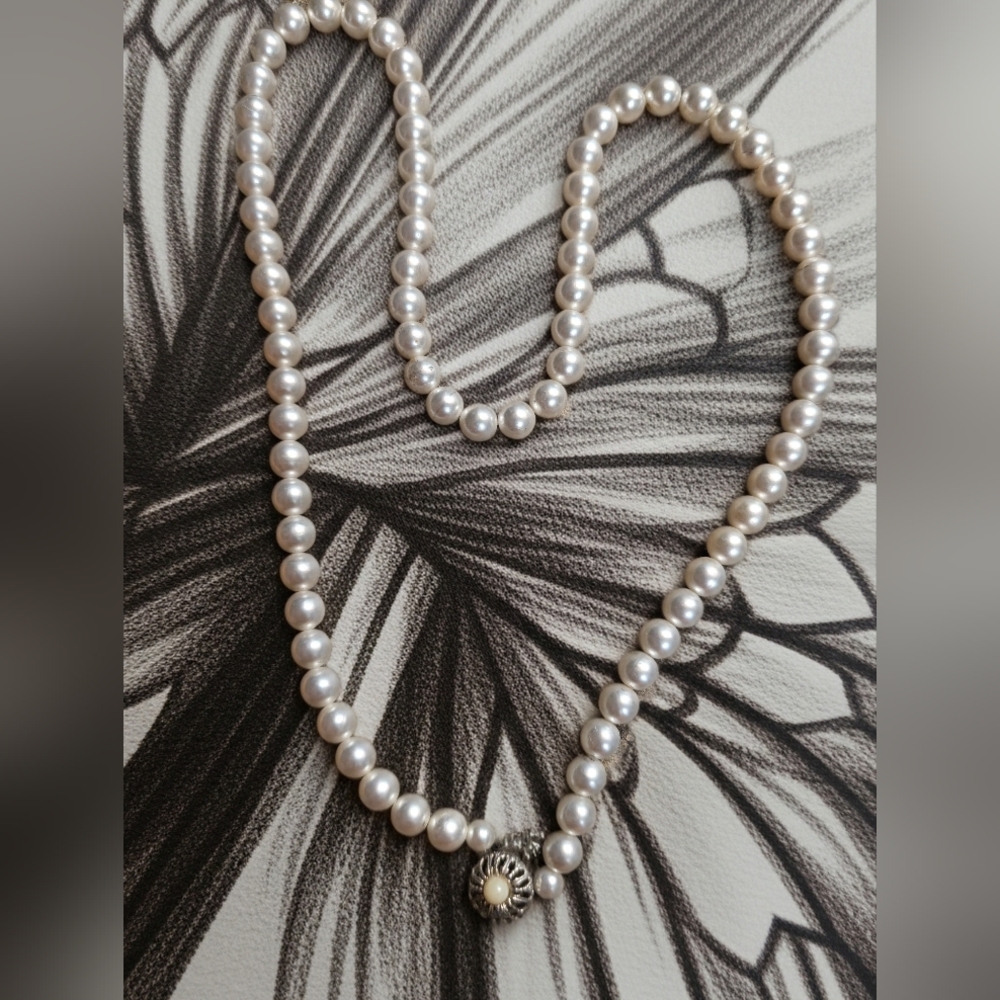 Sarah Coventry Fashion Parade Faux Pearls Necklace